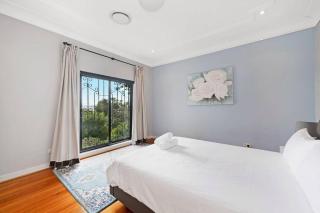 Seaside Luxury Villa with Pool & Harbor Views - Sídney - 1