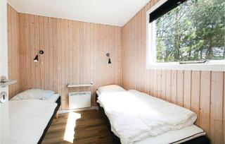Three-Bedroom Holiday Home In Aakirkeby - 9