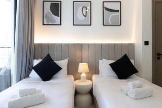 Lux Apartment with huge private Lounge I Burj & Canal View - Dubai - 2