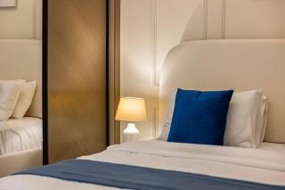 Lux Apartment with huge private Lounge I Burj & Canal View - Dubai - 1