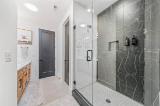 Modern 4BR Uptown Oasis! - Charlotte - 7