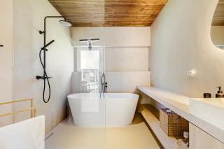 Newly Renovated Beach Villa | By Airnest - 1