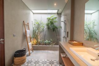 Exclusive 4BR Tranquil Sanctuary in Pererenan - 7