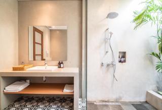 Exclusive 4BR Tranquil Sanctuary in Pererenan - 3