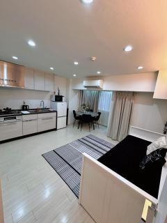 Roppongi 4 minutes, 4 person ,Dyson hair dryer, POLA toiletries - Tokyo - 5