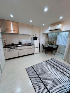 Roppongi 4 minutes, 4 person ,Dyson hair dryer, POLA toiletries - Tokyo - 4