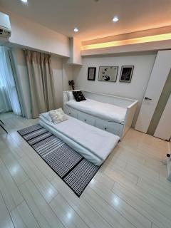 Roppongi 4 minutes, 4 person ,Dyson hair dryer, POLA toiletries - Tokyo - 3