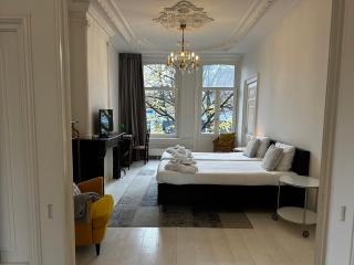 Nine-T-Teen Bed and Boutique - Amsterdam - 0