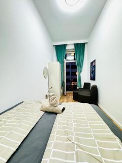 Cozy Private Rooms in 9-Bedroom Apartment Near Augarten - 5