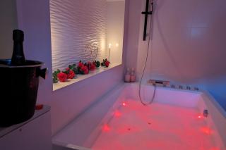 Love Room Perpignan Jacuzzi & Ambiance romantique - Villeneuve-de-la-Raho - 0