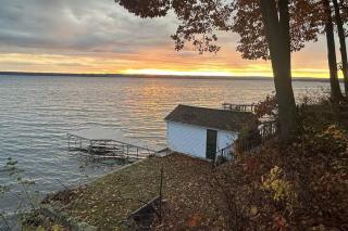 The Blue Bungalow, Seneca Lake - Penn Yan - 2