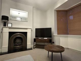 Large Home near Edgbaston Stadium, UOB & QE hospital sleeps 6 - Birmingham - 1