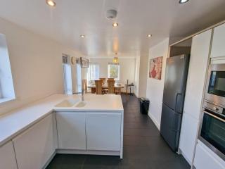 4 Bed Home in Altrincham by City SuperHost - Timperley - 4