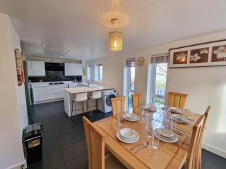 4 Bed Home in Altrincham by City SuperHost - Timperley - 2