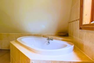 Oak Tree Lodge - A Romantic Getaway- Finlake Resort & Spa - Devon - 3