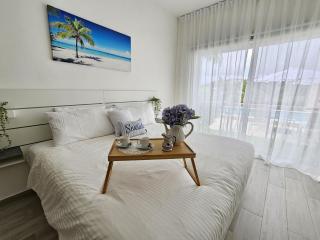 Melody 2BDR Condo with Pool View in Coral Bay #2 - 8