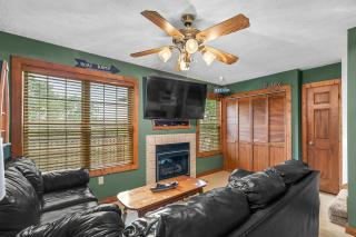 Walk to Lake Lampe Cabin with Fireplace and Deck! - Lampe - 7