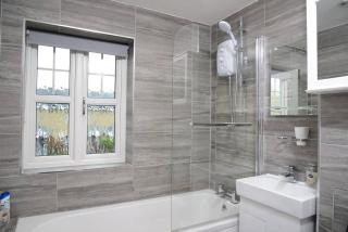 Southampton West with workspace and fast internet - 5