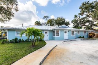 Spacious 2BR Townhouse Near The Beach with Parking - Stuart - 5