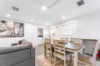 Spacious 2BR Townhouse Riverside with Parking - 8