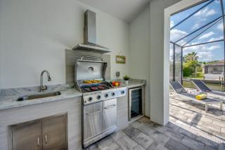 Villa Suntastic by CoralVilla-gulf access, pool&spa - Cape Coral - 4