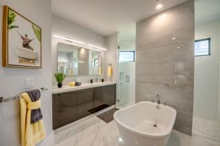 Villa Suntastic by CoralVilla-gulf access, pool&spa - Cape Coral - 3
