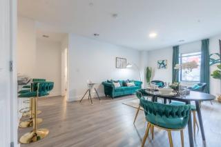2 bedroom 2 bath Suite, Near American Dream and The Airport, Free Parking, King Bed and 2 Queen Beds, Washer and Dryer - Orange - 6
