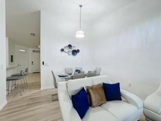 The Galactic Getaway, Cozy 3Bed, 2Bath, centrally located, near all theme parks - Kissimmee - 5