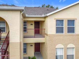 The Galactic Getaway, 3Bed, 2Bath Apartment, Free Parking, Heated Pool - 8