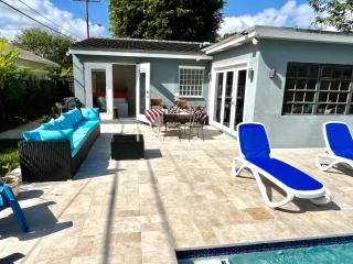POOLSIDE MANOR - Men Only Clothing-Optional - Fort Lauderdale - 7