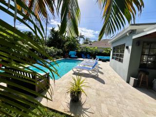 POOLSIDE MANOR - Men Only Clothing-Optional - Fort Lauderdale - 1