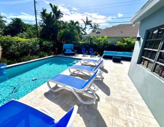 POOLSIDE MANOR - Men Only Clothing-Optional - Fort Lauderdale - 2