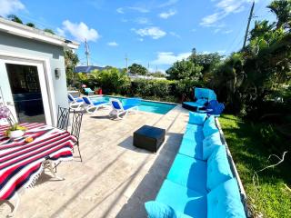 POOLSIDE MANOR - Men Only Clothing-Optional - Fort Lauderdale - 3
