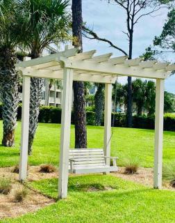 Coastal King Beach Flat Convenient to Everything! - Hilton Head Island - 2