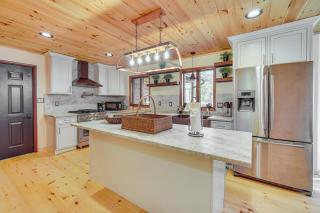 Ski, Hike and More Spacious Log Cabin in Long Pond - Long Pond - 4