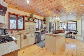 Ski, Hike and More Spacious Log Cabin in Long Pond - 3