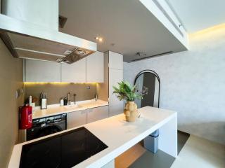 Modern 1BR Panoramic View, West Avenue - Dubai - 6