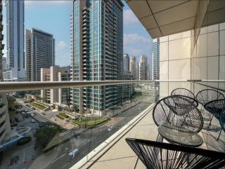Modern 1BR Panoramic View, West Avenue - Dubai - 7