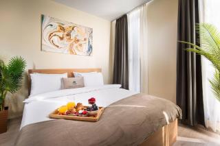 Free Parkingon Premises & Enjoy - 6