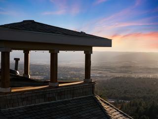 The KingDome - A Unique, Royal Experience with Hot Tub, Rooftop and Views - 7
