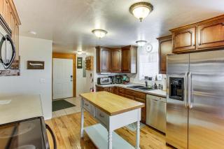 Scenic Views and Game Room Garden City Retreat! - 2