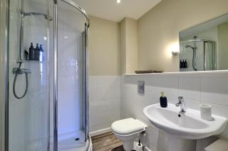 Large 2-3 Bed FREE Parking, En-suite - Harrogate - 1