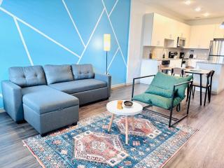 Entire Apartment, King Bed, Pets Allowed, 15 Min to Parks, Resort-Style Amenities - Kissimmee - 0