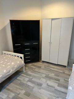 Cozy Twin Bed Retreat In City Center - Londra - 8