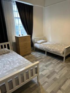 Cozy Twin Bed Retreat In City Center - Londra - 9