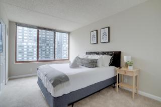 Perfect 2BR Apartment on 10th Floor - 9