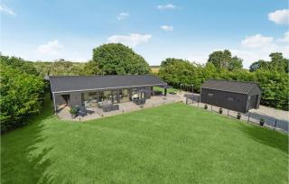 Four-Bedroom Holiday Home In Ebeltoft - Ebeltoft - 4