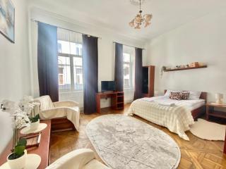 ЦЕНТР Площа Ринок Оперний театр - Lviv - 4