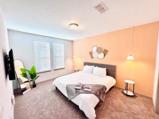 Entire Apartment with Relaxing King Bed, Pets Welcome, 15 Min to Parks, Resort-Style Amenities - Kissimmee - 7