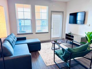 Entire Apartment with Relaxing King Bed, Pets Welcome, 15 Min to Parks, Resort-Style Amenities - Kissimmee - 2